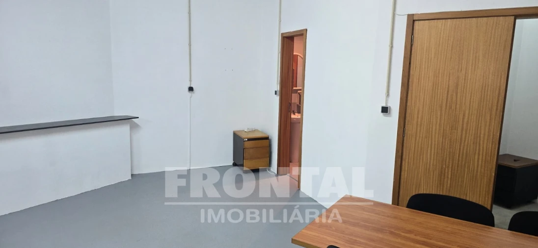 Armazém para Arrendamento em Cidade da Maia Foto 4