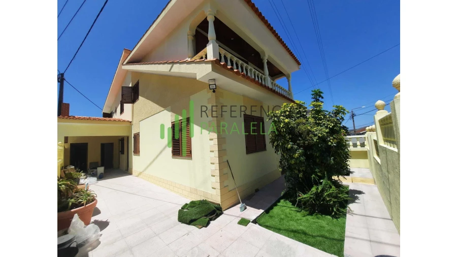 Moradia T8 para Venda em Pedrouços Foto 2