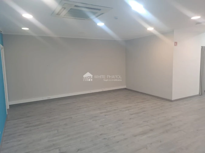 Loja para Venda em Areeiro Foto 21