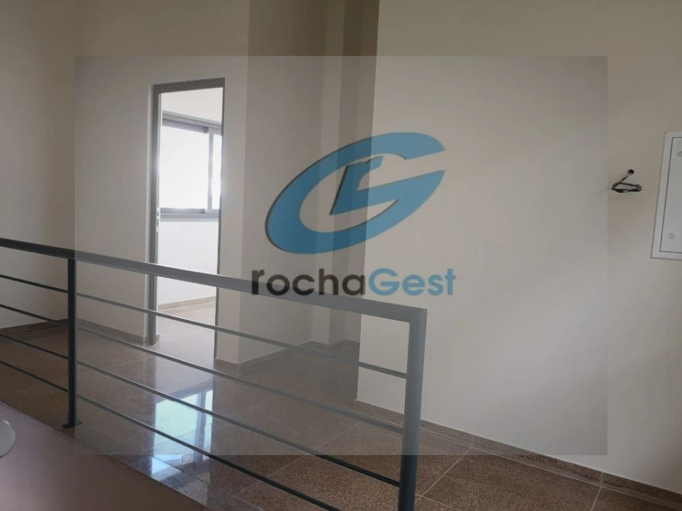 Armazém para Venda em Arcozelo Foto 8