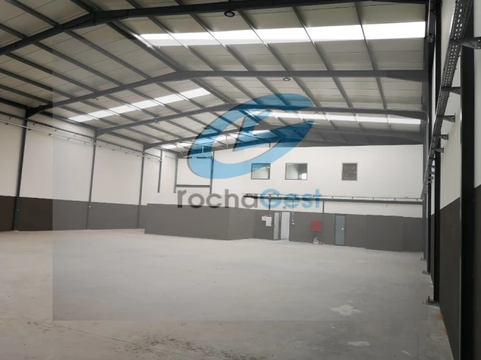 Armazém para Venda em Arcozelo Foto 2