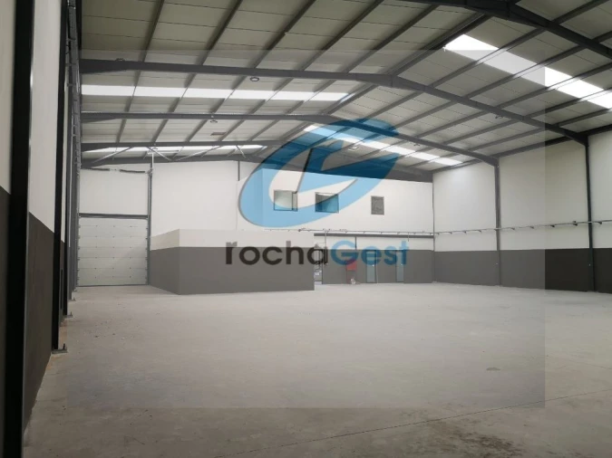 Armazém para Venda em Arcozelo Foto 1