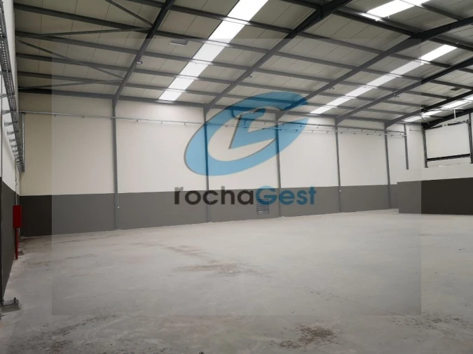 Armazém para Venda em Arcozelo Foto 4