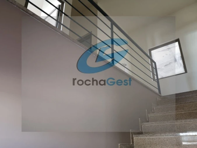 Armazém para Venda em Arcozelo Foto 7