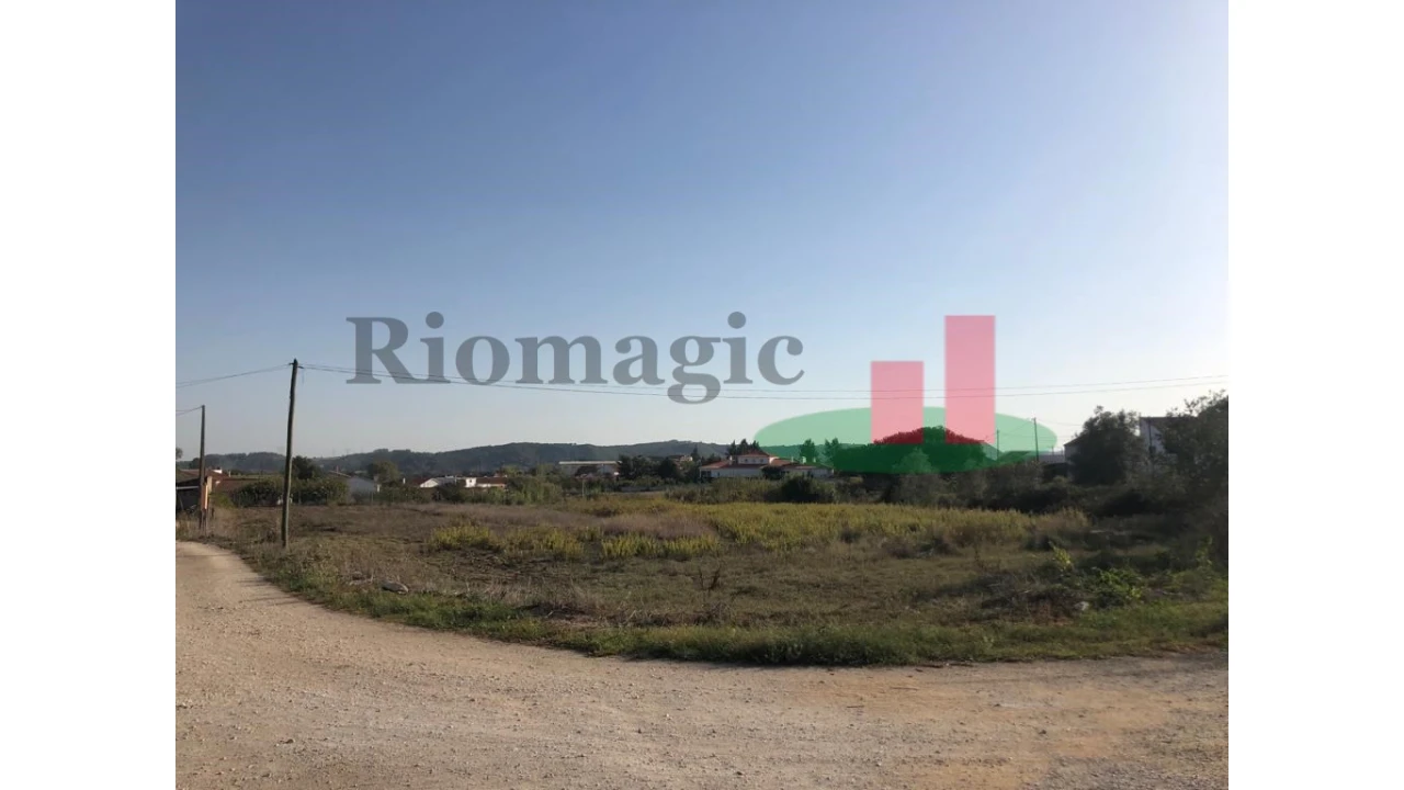 Terreno para Venda em Alcoentre Foto 2