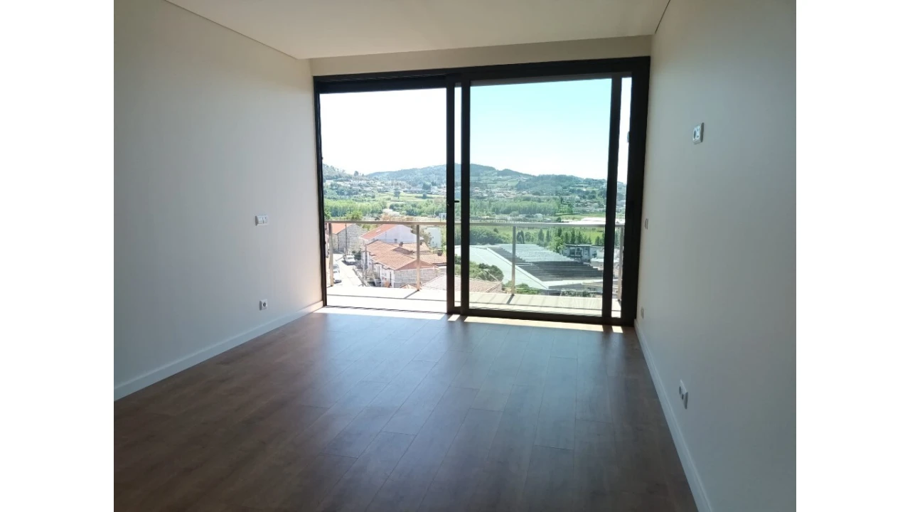 Moradia T4 para Venda em Creixomil Foto 8