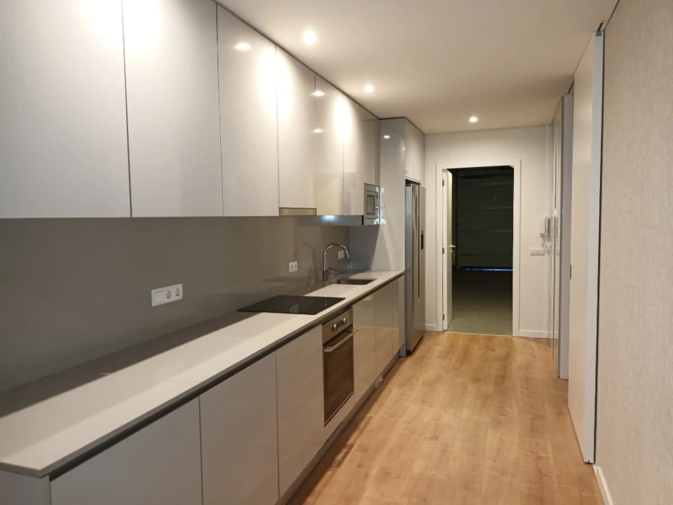 Moradia T4 para Venda em Creixomil Foto 3