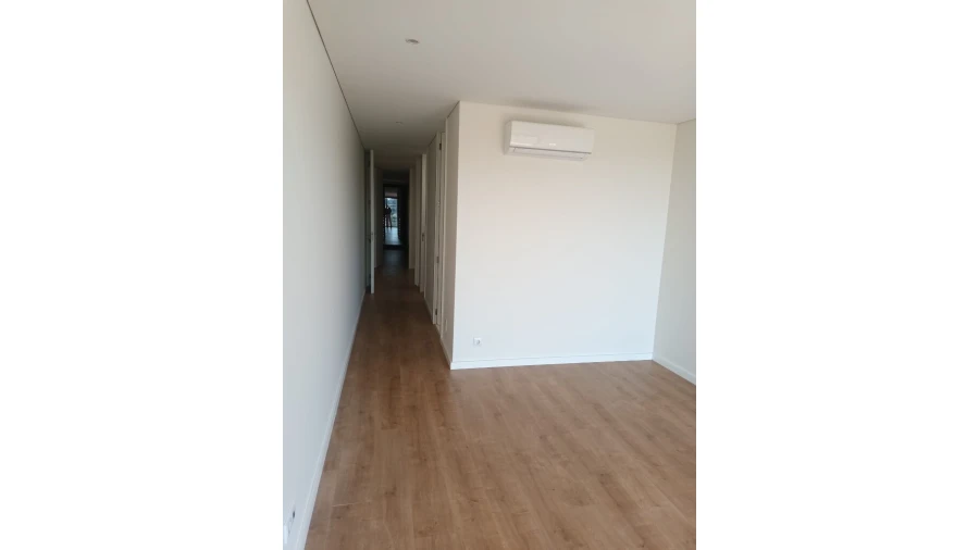 Moradia T4 para Venda em Creixomil Foto 10