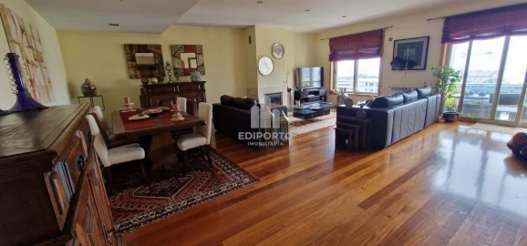 Apartamento T5 para Venda em Santa Marinha e São Pedro da Afurada
