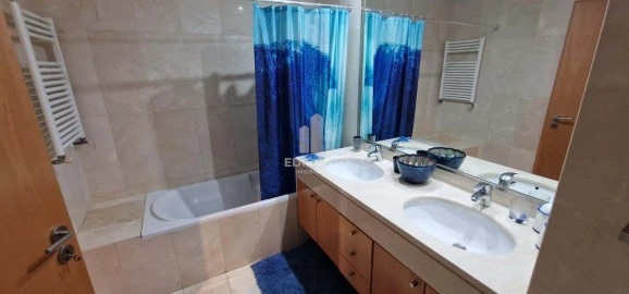 Apartamento T5 para Venda em Santa Marinha e São Pedro da Afurada