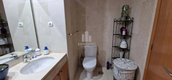 Apartamento T5 para Venda em Santa Marinha e São Pedro da Afurada