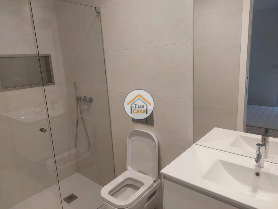 Apartamento T2 para Venda em Viseu Foto 6