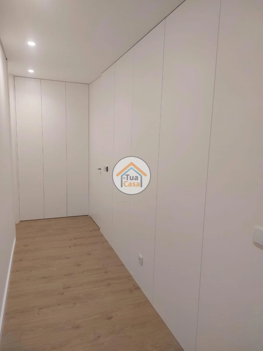 Apartamento T2 para Venda em Viseu Foto 9