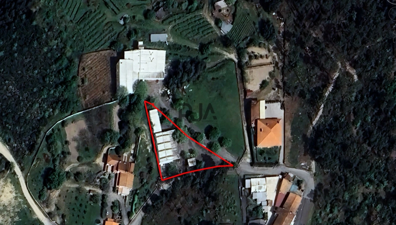 Armazém para Arrendamento em Fornos de Maceira Dão Foto 7