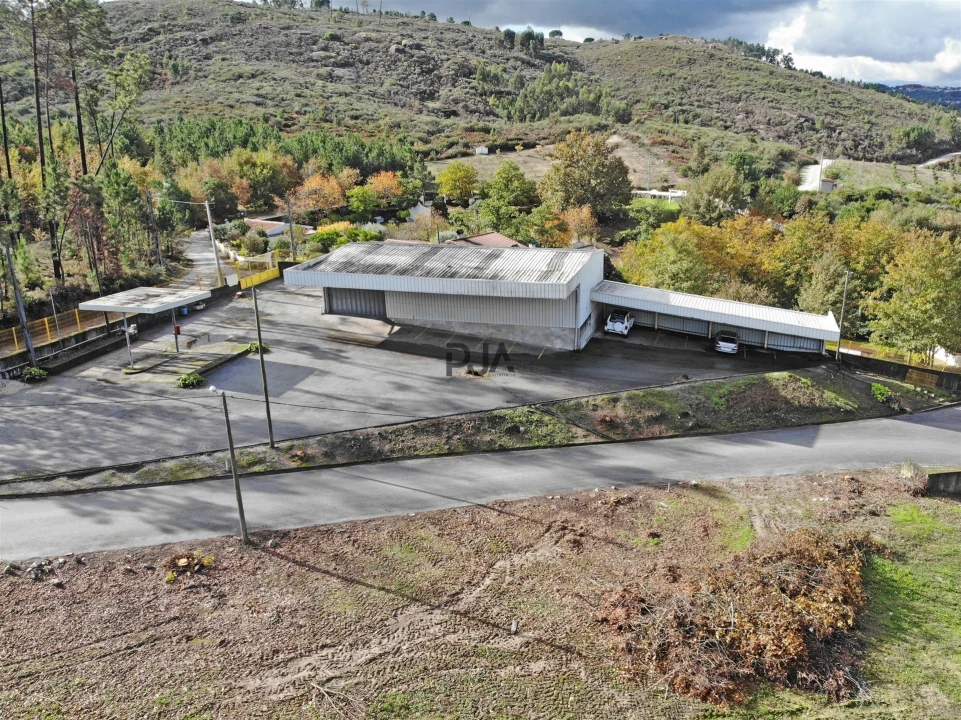 Armazém para Arrendamento em Fornos de Maceira Dão Foto 1