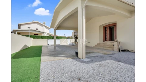 Moradia T4 para Venda em Gulpilhares e Valadares
