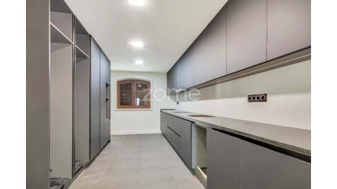 Moradia T4 para Venda em Gulpilhares e Valadares
