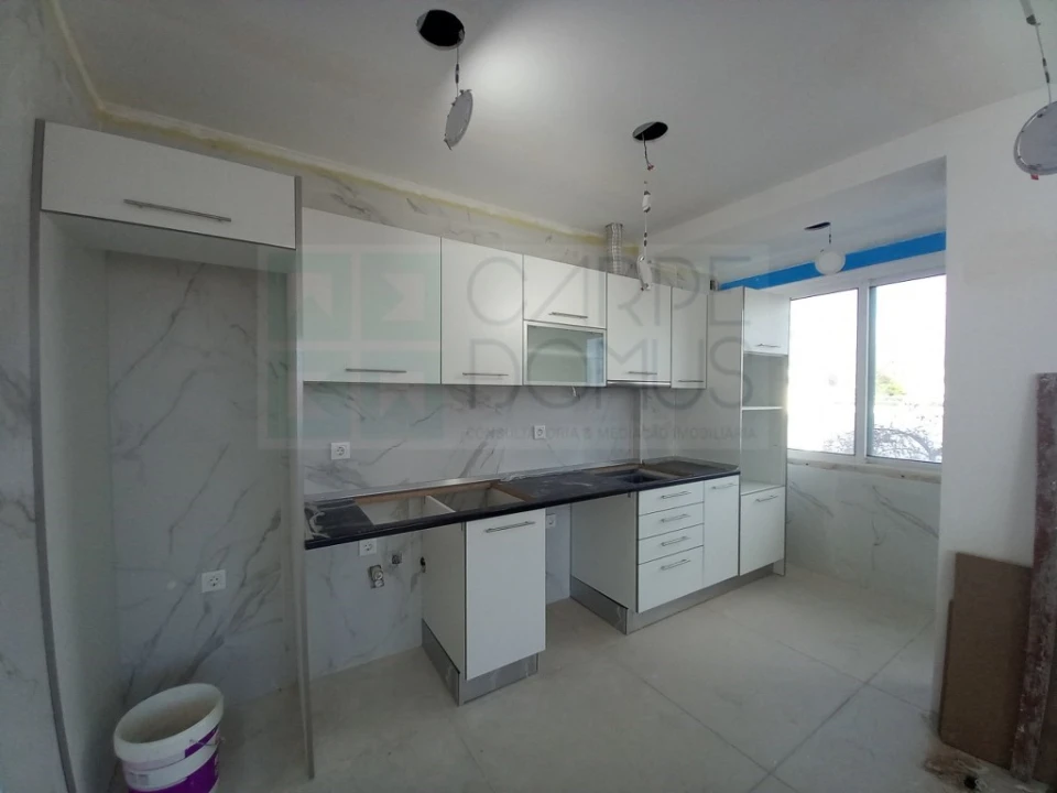 Apartamento T4 para Venda em Laranjeiro e Feijó Foto 9