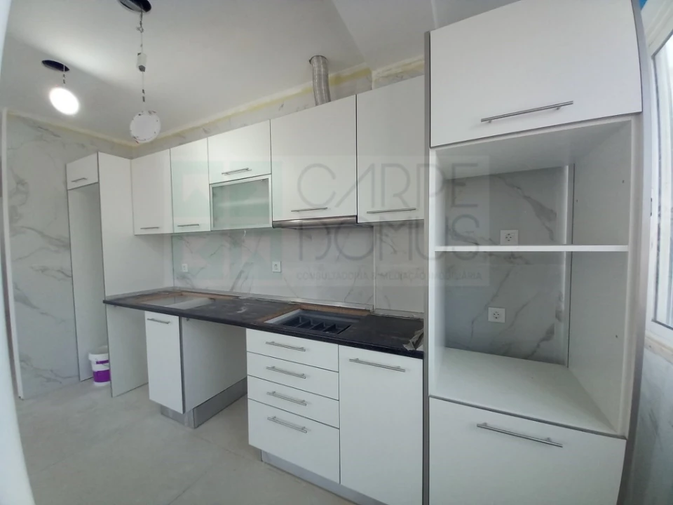 Apartamento T4 para Venda em Laranjeiro e Feijó Foto 2