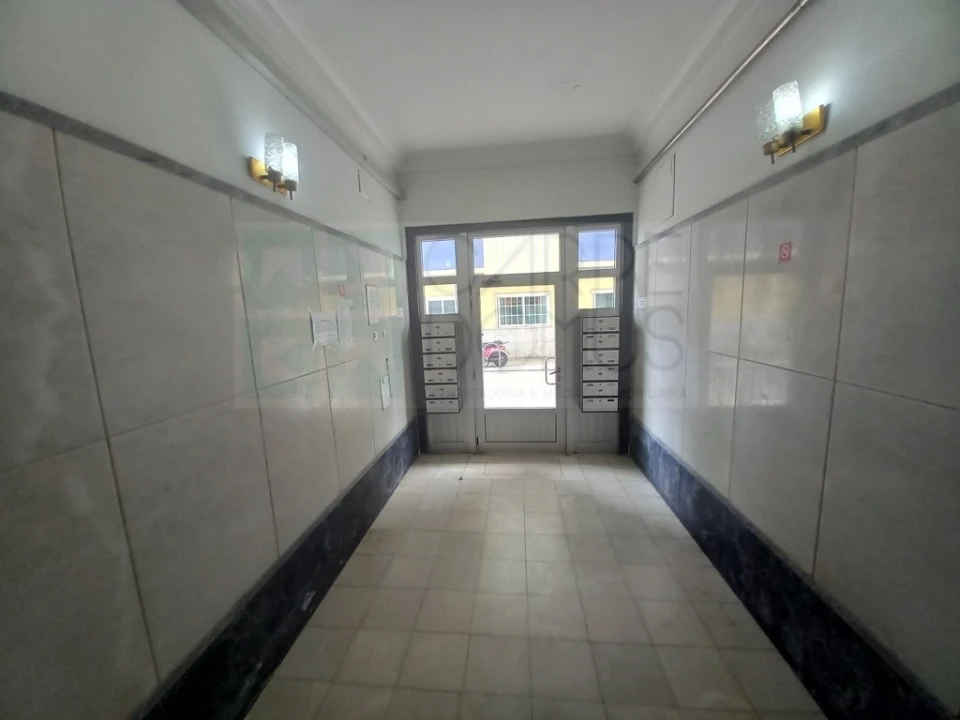 Apartamento T4 para Venda em Laranjeiro e Feijó Foto 37