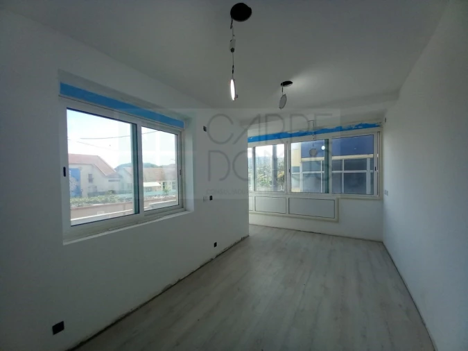 Apartamento T4 para Venda em Laranjeiro e Feijó Foto 24