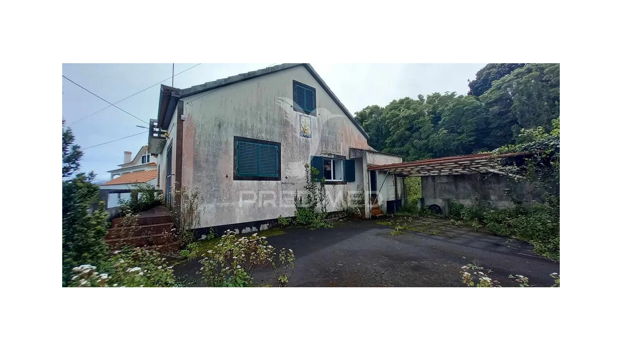 Moradia T4 para Venda em Santo Antonio Foto 3