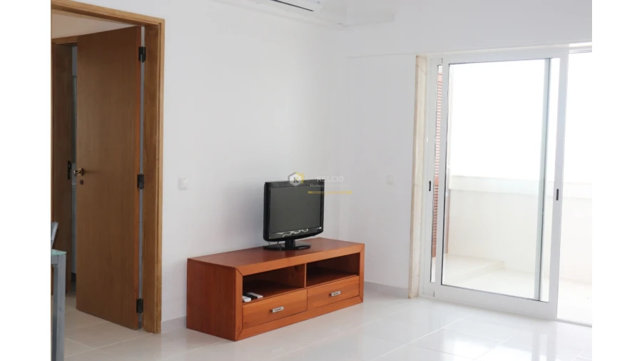 Apartamento T1 para Venda em Quarteira Foto 3