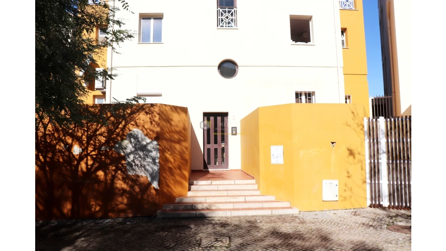 Apartamento T1 para Venda em Quarteira Foto 2