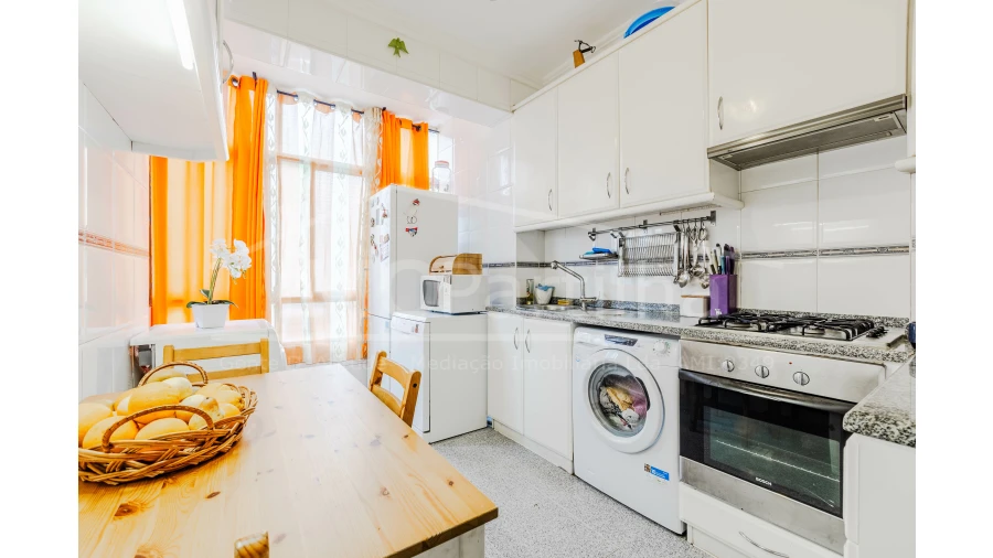 Apartamento T2 para Venda em Algés, Linda-A-Velha e Cruz Quebrada-Dafundo Foto 1