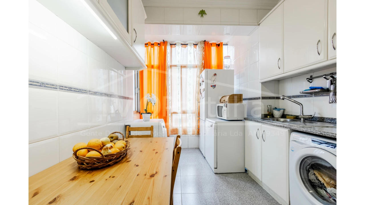 Apartamento T2 para Venda em Algés, Linda-A-Velha e Cruz Quebrada-Dafundo Foto 2