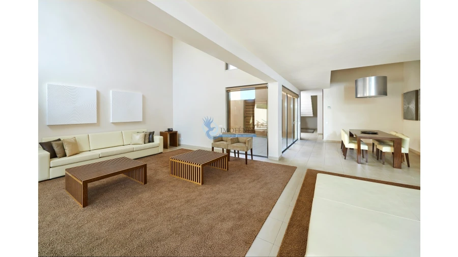 Moradia T4 para Venda em Guia Foto 5