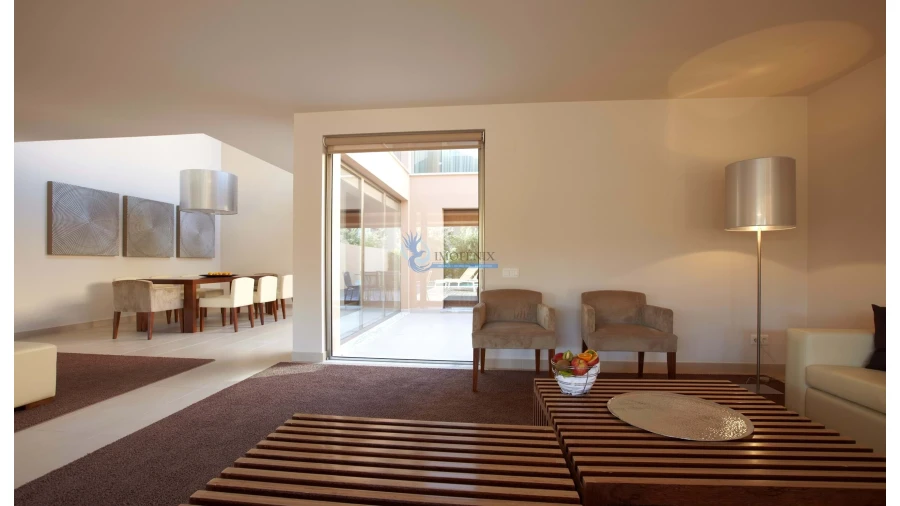 Moradia T4 para Venda em Guia Foto 6