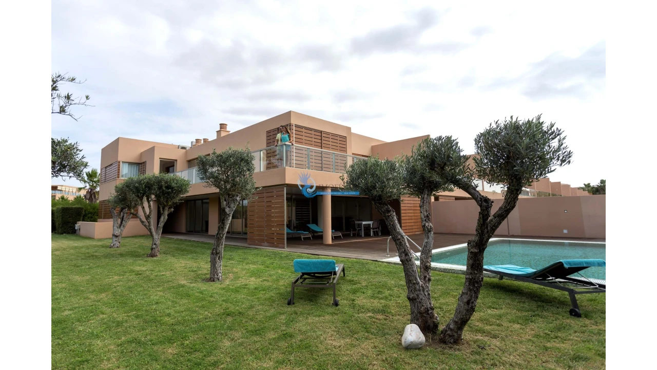 Moradia T4 para Venda em Guia Foto 1