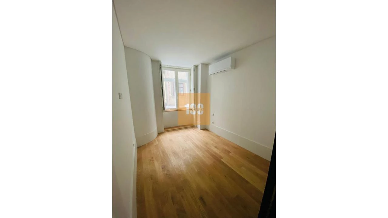 Apartamento T1 para Venda em Cedofeita, Santo Ildefonso, Sé, Miragaia, São Nicolau e Vitória Foto 8