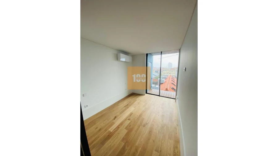 Apartamento T2 para Venda em Cedofeita, Santo Ildefonso, Sé, Miragaia, São Nicolau e Vitória Foto 17