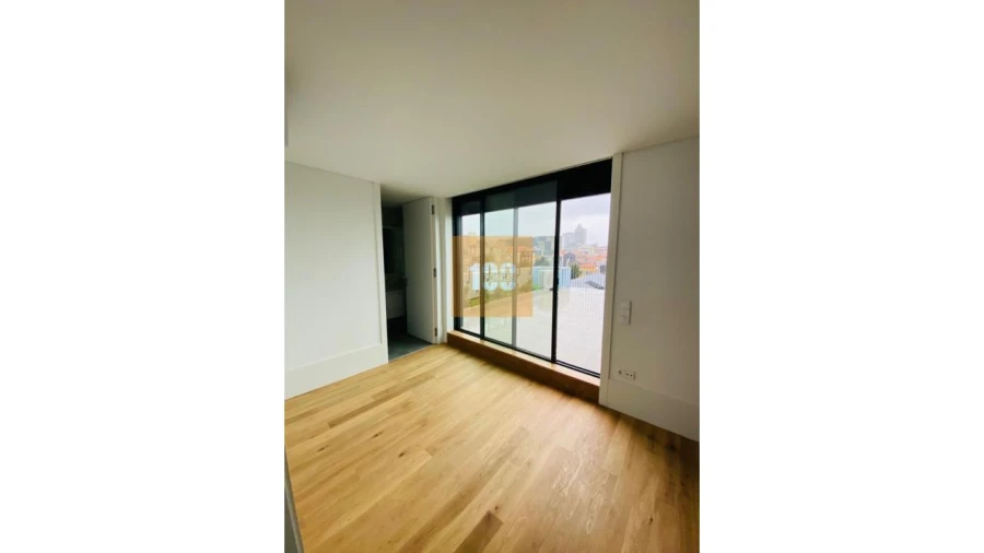 Apartamento T2 para Venda em Cedofeita, Santo Ildefonso, Sé, Miragaia, São Nicolau e Vitória Foto 3