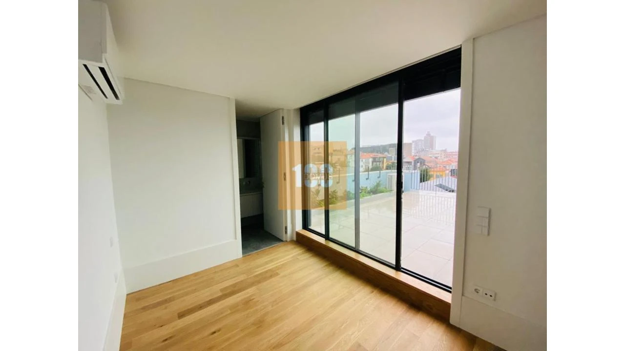 Apartamento T2 para Venda em Cedofeita, Santo Ildefonso, Sé, Miragaia, São Nicolau e Vitória Foto 4