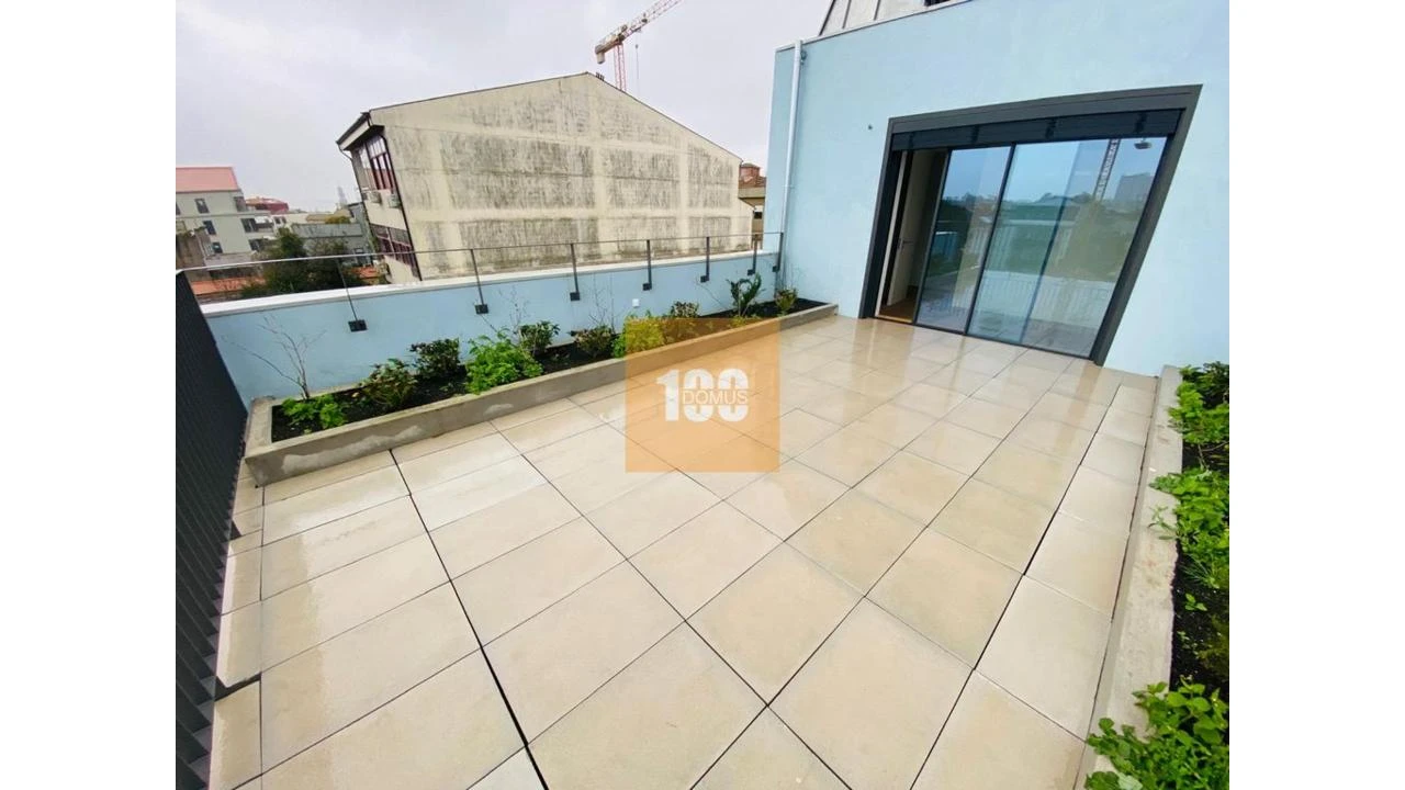 Apartamento T2 para Venda em Cedofeita, Santo Ildefonso, Sé, Miragaia, São Nicolau e Vitória Foto 1