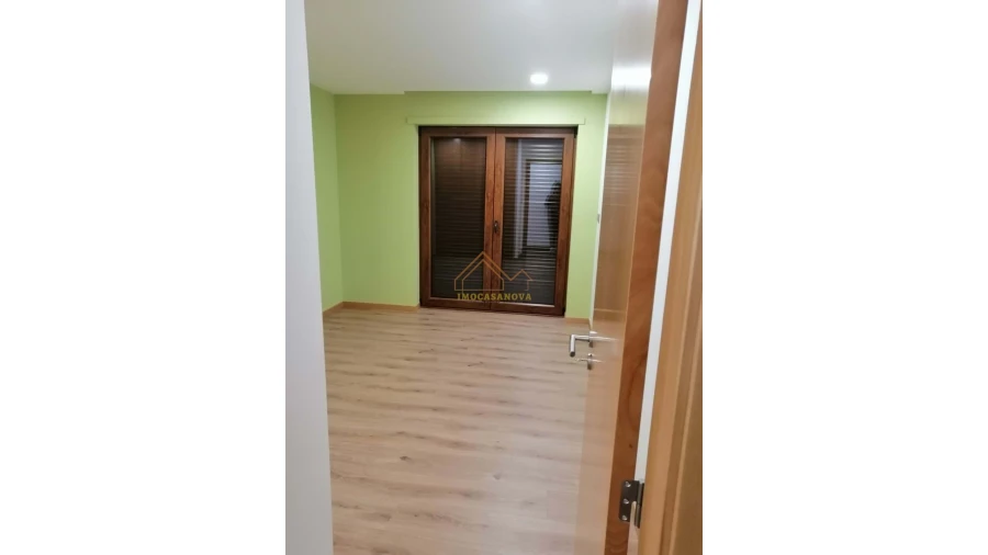 Moradia T4 para Venda em Mazedo e Cortes Foto 2