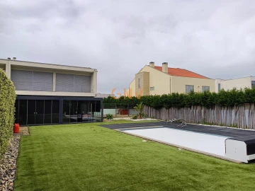 Moradia T4 para Venda em Gulpilhares e Valadares