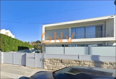 Moradia T4 para Venda em Gulpilhares e Valadares
