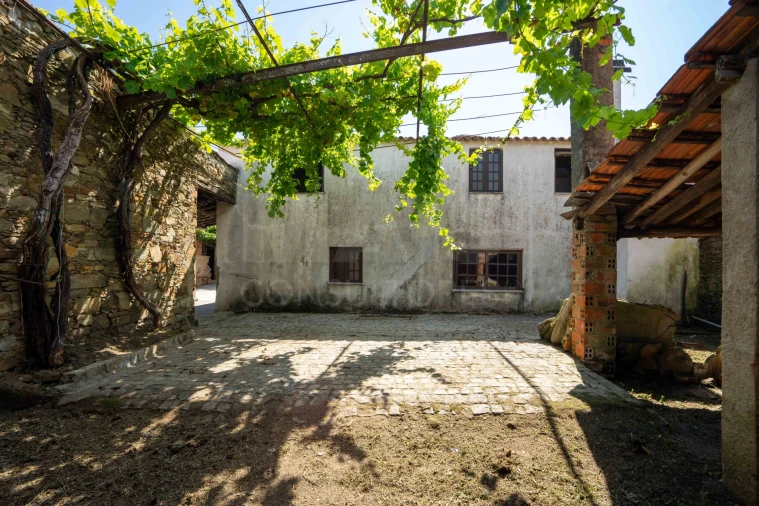 Moradia T4 para Venda em Mouronho Foto 6