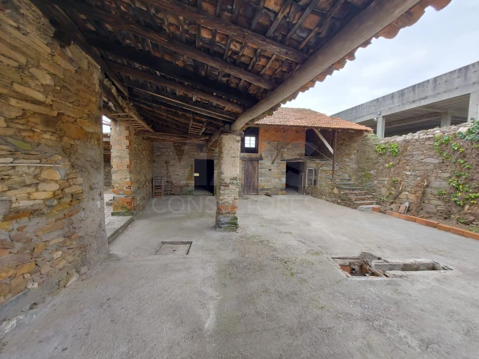 Moradia T4 para Venda em Mouronho Foto 2