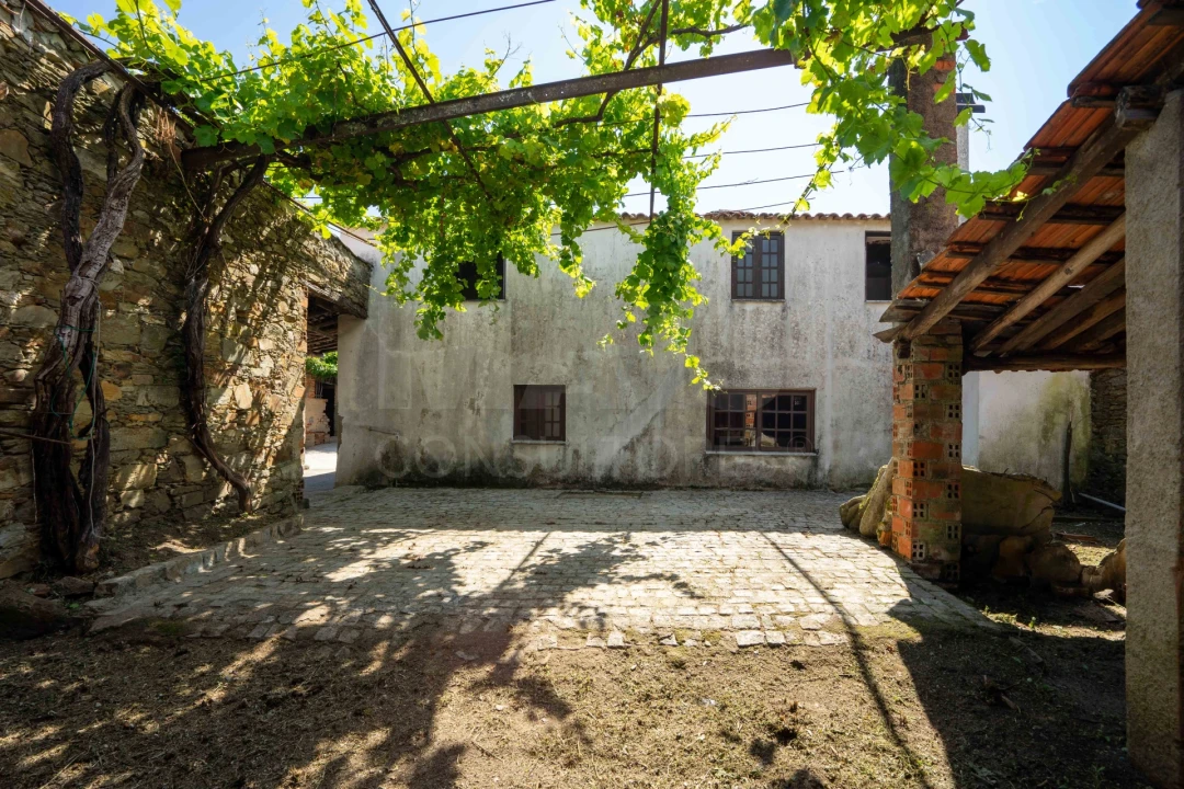 Moradia T4 para Venda em Mouronho Foto 6