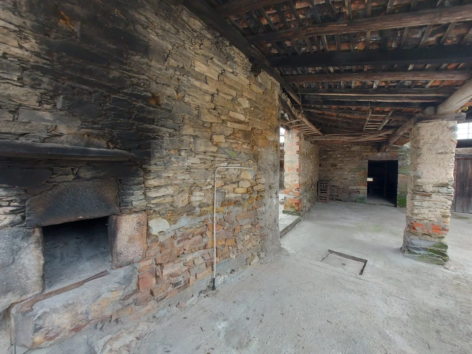 Moradia T4 para Venda em Mouronho Foto 3