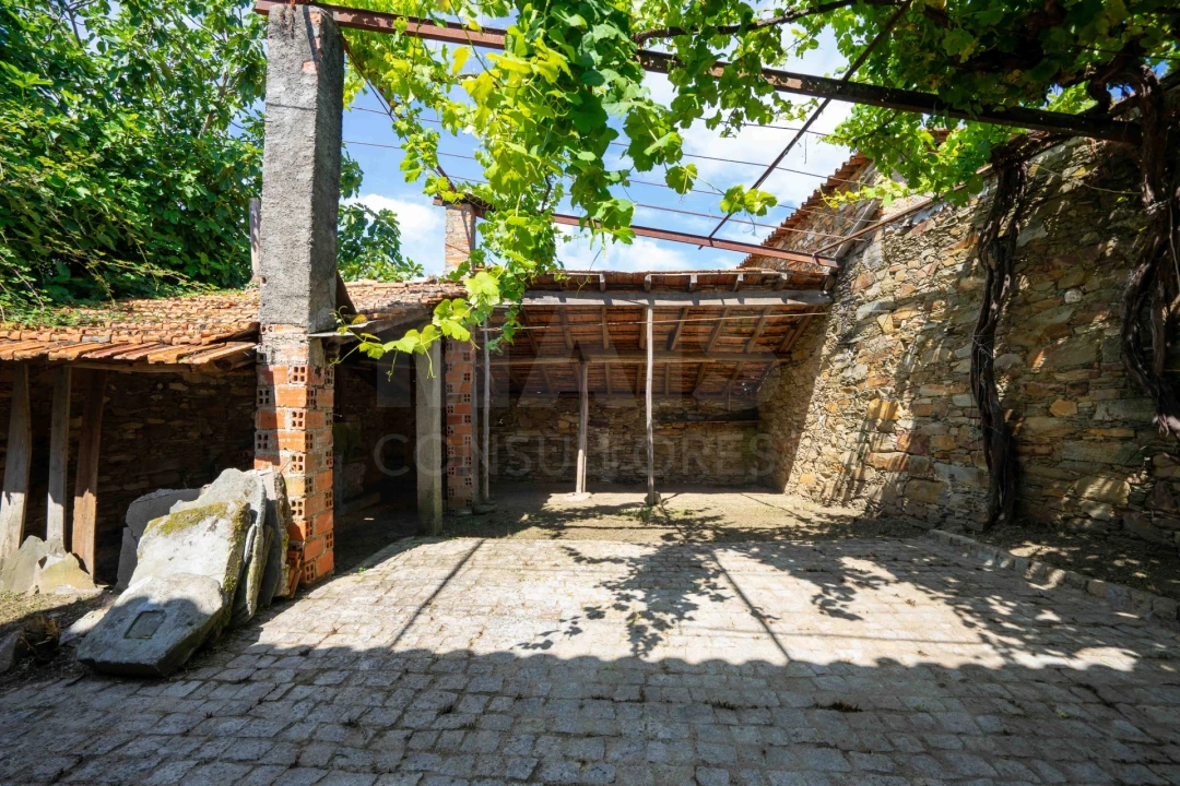 Moradia T4 para Venda em Mouronho Foto 7