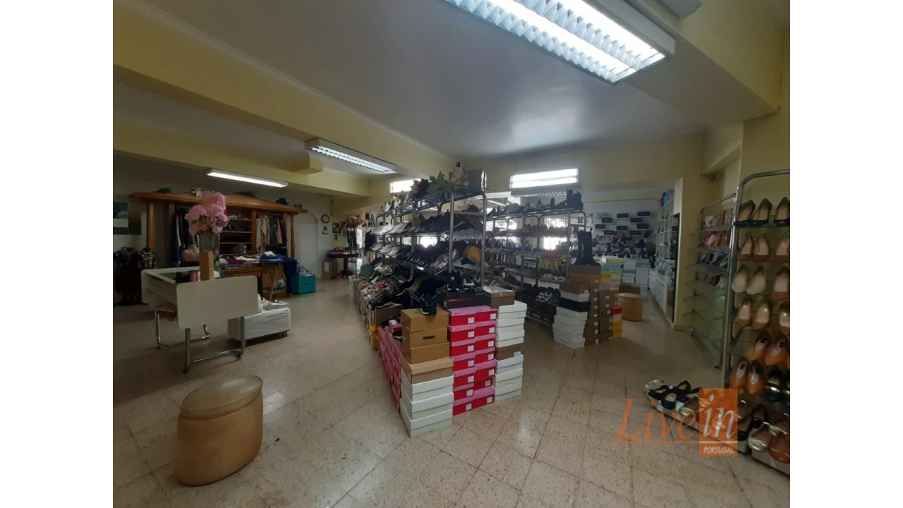 Loja para Cedência de Quotas em Póvoa de Santo Adrião e Olival Basto Foto 1