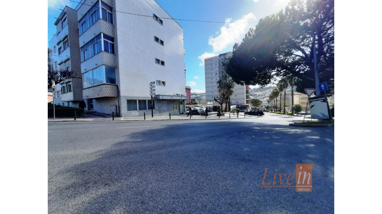 Loja para Cedência de Quotas em Póvoa de Santo Adrião e Olival Basto Foto 7