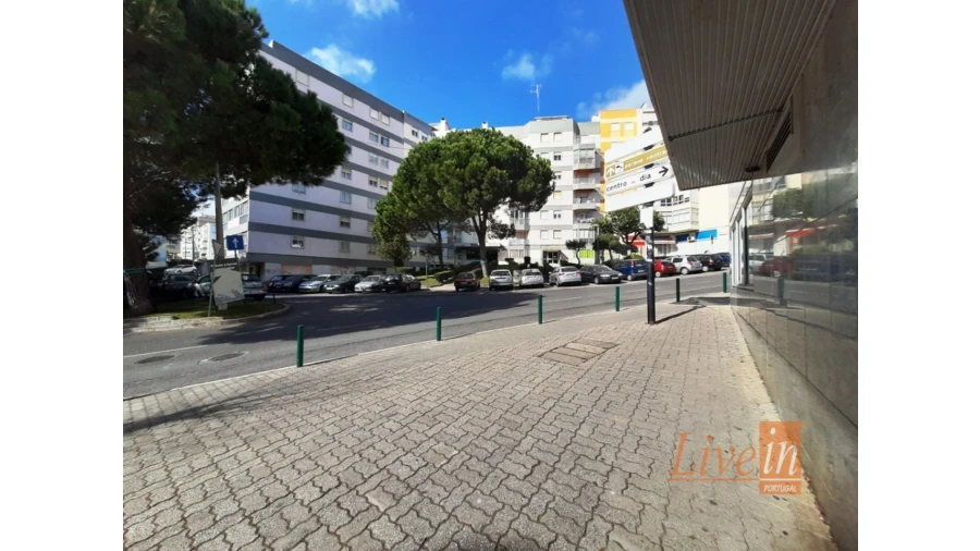 Loja para Cedência de Quotas em Póvoa de Santo Adrião e Olival Basto Foto 9
