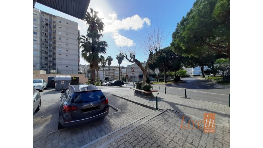 Loja para Cedência de Quotas em Póvoa de Santo Adrião e Olival Basto Foto 10